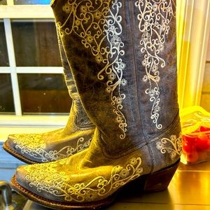 Corral boots women’s size 8.5 only wore a few times.